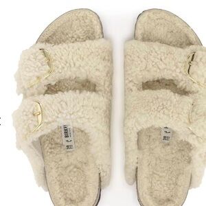 Birkenstock Shearling Sandals with Gold Buckles Size EU 40 pre-owned.